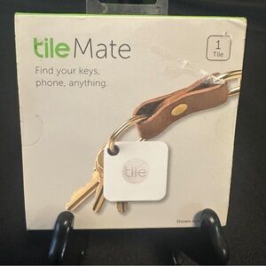 NIB Tile Mate Single - Locator Finder Device Tracker for Phone,‎ Keys, and More